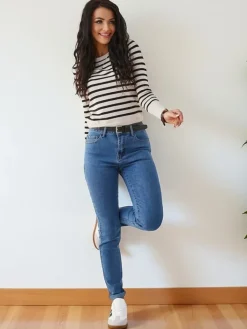 Jeansy^Royalfashion Bawełniane jeansy damskie zwężane