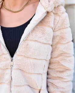 Kurtki / Marynarki / Płaszcze^Royalfashion Beżowa kurtka damska z imitacji futra beżowy