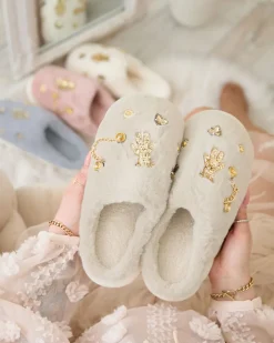 Kapcie^Royalfashion Beżowe damskie futrzane kapcie z ozdobami Erserra beżowy