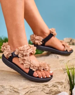 Sandały Płaskie^Royalfashion Beżowe sandały damskie z kwiatuszkami Alferroy beżowy