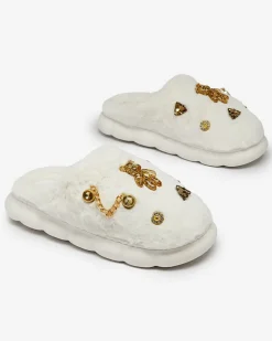 Kapcie^Royalfashion Białe damskie futrzane kapcie z ozdobami Erserra biały
