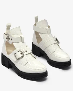 Botki Bez Ocieplenia|Botki Na Płaskim Obcasie^Royalfashion Białe lakierowane botki damskie z wycięciem i tłoczeniem Malevib biały