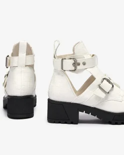 Botki Bez Ocieplenia|Botki Na Płaskim Obcasie^Royalfashion Białe lakierowane botki damskie z wycięciem i tłoczeniem Malevib biały