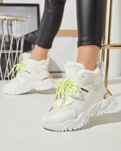 Śniegowce|Ocieplane^Royalfashion Białe sportowe buty damskie z futerkiem i owymi zielonymi sznurówkami Sagglo neon