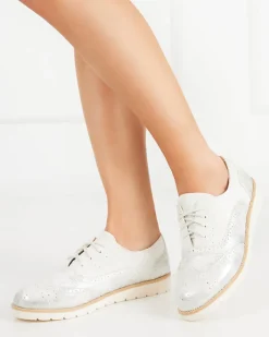 Półbuty^Royalfashion Białe sznurowane półbuty damskie Isdiohra biały