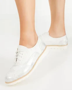 Półbuty^Royalfashion Białe sznurowane półbuty damskie Isdiohra biały
