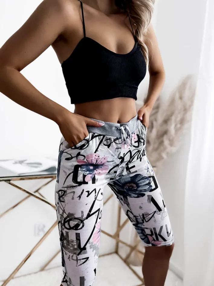 Spodenki 3/4|Krótkie Spodenki^Royalfashion Biało- niebieskie spodenki damskie 3/4 z printem biały