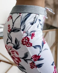 Spodenki 3/4|Krótkie Spodenki^Royalfashion Biało- różowe spodenki damskie 3/4 z printem biały