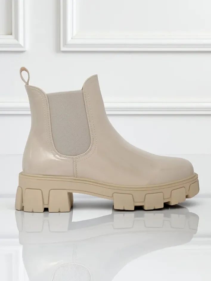 Botki Bez Ocieplenia|Botki Na Słupku^Royalfashion Botki na masywnej podeszwie z eko skóry lakierowanej Calista Weide beżowy