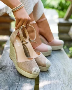 Sandały Na Koturnie^Royalfashion Brązowe damskie sandały na koturnie Meylasi brązowy