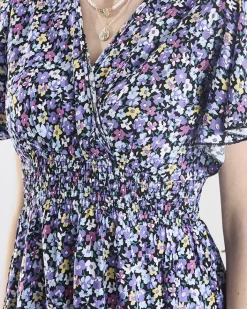 Sukienki Letnie|Sukienki Długie^Royalfashion Czarna damska długa sukienka w fioletowe kwiaty fioletowy