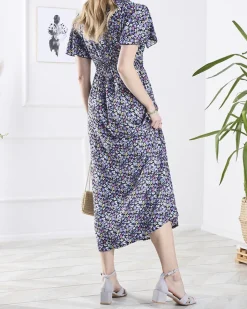 Sukienki Letnie|Sukienki Długie^Royalfashion Czarna damska długa sukienka w fioletowe kwiaty fioletowy