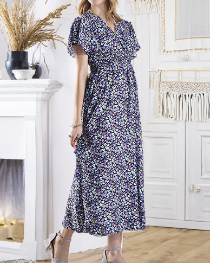 Sukienki Letnie|Sukienki Długie^Royalfashion Czarna damska długa sukienka w fioletowe kwiaty fioletowy