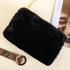 Wieczorowe|Małe Torebki^Royalfashion Czarna futrzana torebka na ramię czarny