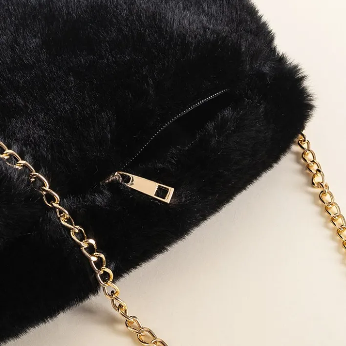 Wieczorowe|Małe Torebki^Royalfashion Czarna futrzana torebka na ramię czarny