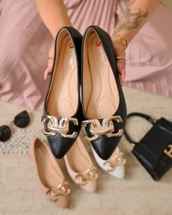 Baleriny Klasyczne^Royalfashion Czarne baleriny damskie w szpic z ozdobą na nosku Figgda czarny