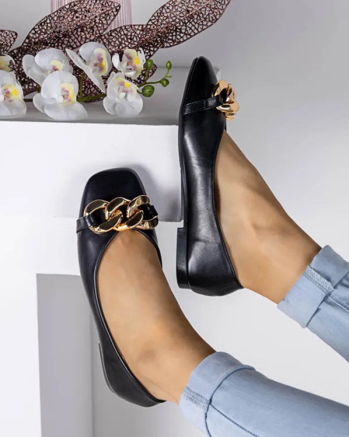 Baleriny Klasyczne^Royalfashion Czarne damskie eko-skórzane balerinki ze złotą ozdobą Gassi czarny