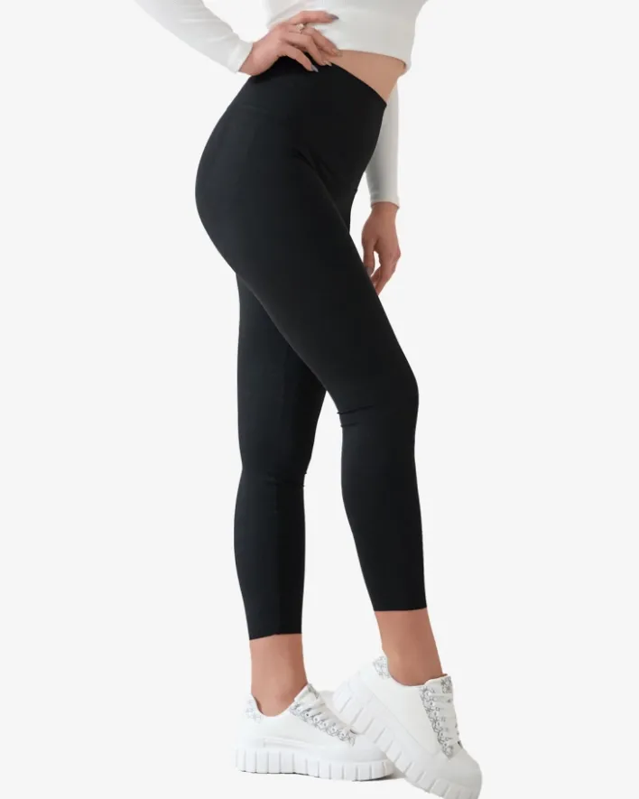 Legginsy / Tregginsy^Royalfashion Czarne damskie legginsy z szeroką gumą w pasie