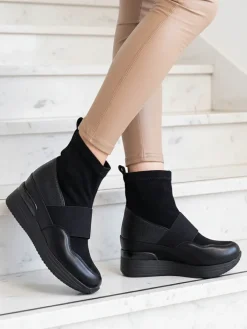 Botki Z Delikatnym Ociepleniem|Botki Na Koturnie^Royalfashion Czarne damskie wsuwane botki z tłoczeniem Keleda czarny