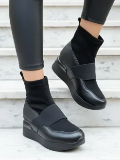 Botki Z Delikatnym Ociepleniem|Botki Na Koturnie^Royalfashion Czarne damskie wsuwane botki z tłoczeniem Keleda czarny