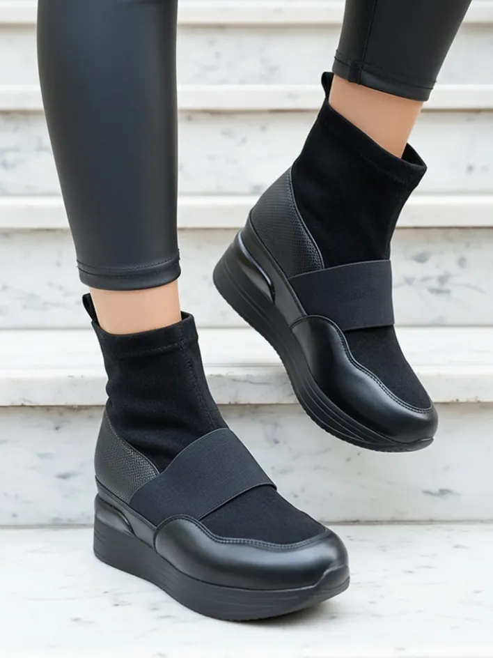 Botki Z Delikatnym Ociepleniem|Botki Na Koturnie^Royalfashion Czarne damskie wsuwane botki z tłoczeniem Keleda czarny