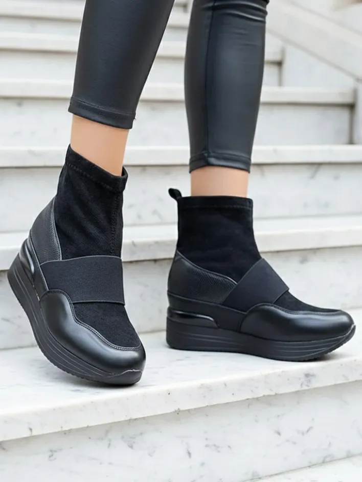 Botki Z Delikatnym Ociepleniem|Botki Na Koturnie^Royalfashion Czarne damskie wsuwane botki z tłoczeniem Keleda czarny