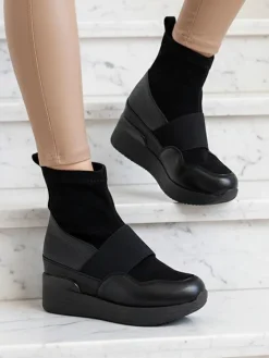 Botki Z Delikatnym Ociepleniem|Botki Na Koturnie^Royalfashion Czarne damskie wsuwane botki z tłoczeniem Keleda czarny