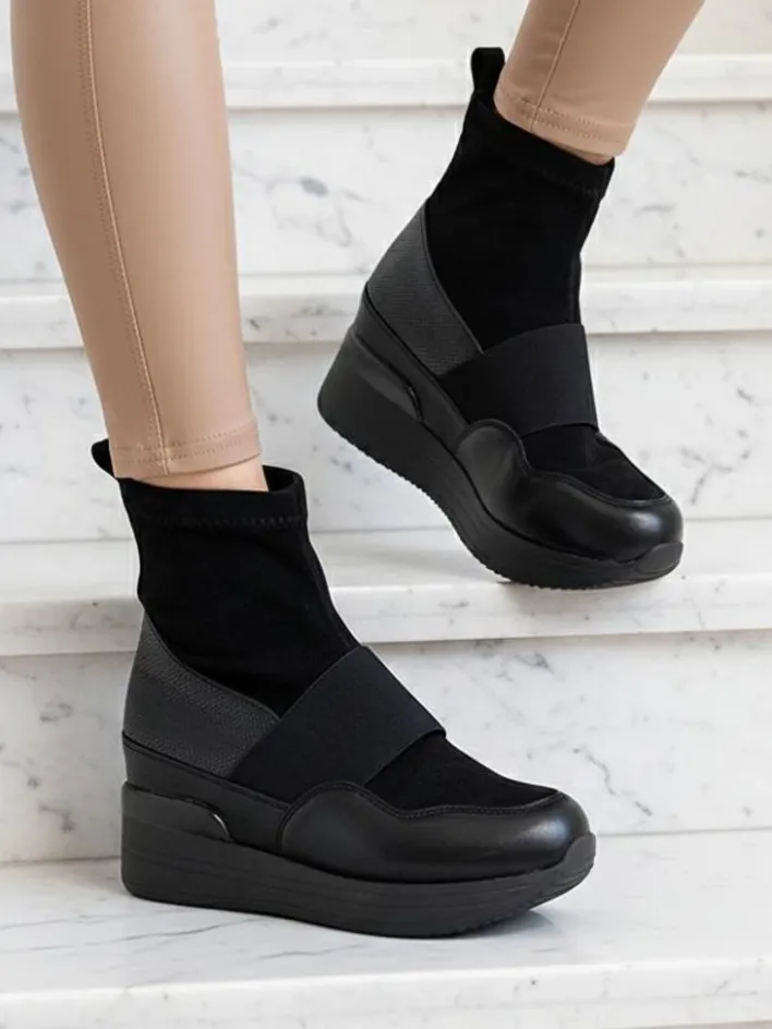 Botki Z Delikatnym Ociepleniem|Botki Na Koturnie^Royalfashion Czarne damskie wsuwane botki z tłoczeniem Keleda czarny