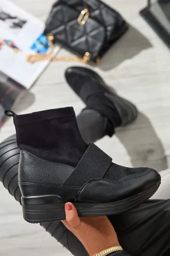 Botki Z Delikatnym Ociepleniem|Botki Na Koturnie^Royalfashion Czarne damskie wsuwane botki z tłoczeniem Keleda czarny