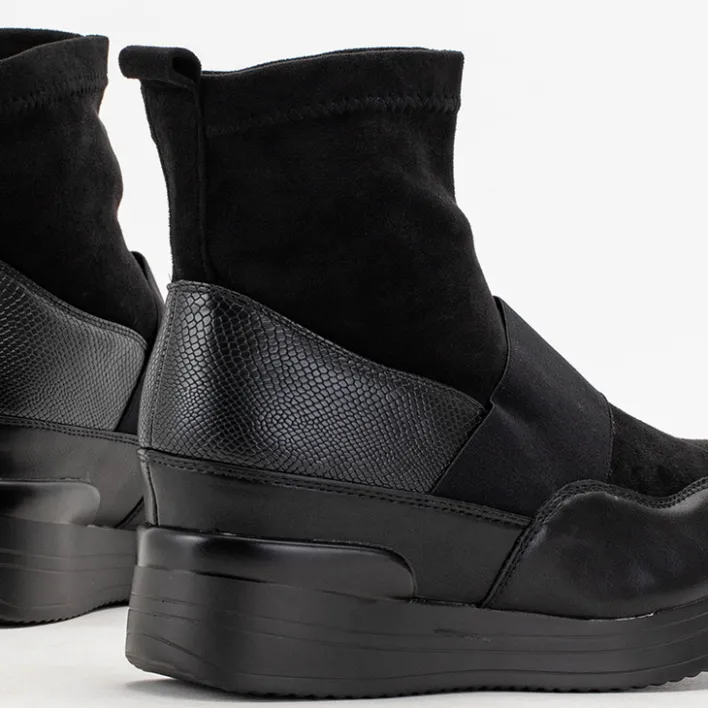 Botki Z Delikatnym Ociepleniem|Botki Na Koturnie^Royalfashion Czarne damskie wsuwane botki z tłoczeniem Keleda czarny