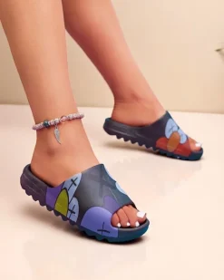 Klapki Basenowe|Klapki Płaskie^Royalfashion Czarne gumowe klapki damskie z printem Pfizz czarny