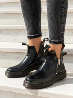 Botki Bez Ocieplenia|Botki Na Płaskim Obcasie^Royalfashion Czarne lakierowane botki damskie z suwakiem Odeta czarny