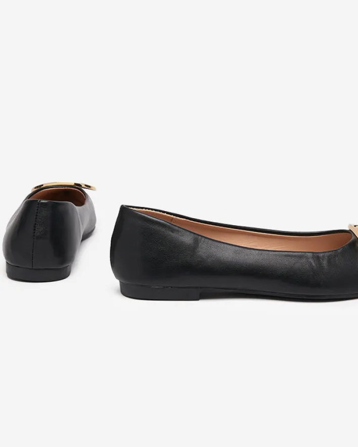 Buty Na Wielkie Wyjście|Baleriny Klasyczne^Royalfashion Czarno-złote baleriny damskie w szpic z ozdobą na nosku Manico czarny