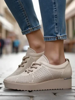 Półbuty^Royalfashion Damskie ażurowe półbuty Gofielle beżowy