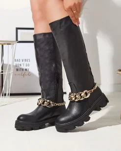 Kozaki Na Płaskim Obcasie|Kozaki Z Ociepleniem^Royalfashion Damskie czarne kozaki z łańcuszkiem Sudzi czarny