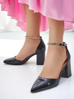 Klasyczne^Royalfashion Damskie czółenka lakierowane z paseczkiem z cyrkonii Furoni czarny