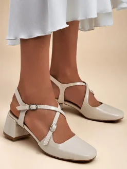 Klasyczne^Royalfashion Damskie czółenka na niskim obcasie z ozdobnymi paseczkami Lollita beżowy