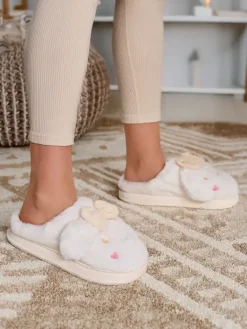 Kapcie^Royalfashion Damskie futrzane kapcie z kokardką Savos biały