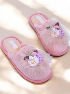 Kapcie^Royalfashion Damskie futrzane kapcie z kwiatami Ederra różowy