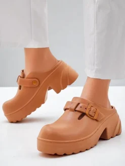 Klapki Na Obcasie^Royalfashion Damskie gumowe klapki na obcasie Voxones Camel