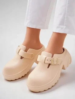 Klapki Na Obcasie^Royalfashion Damskie gumowe klapki na obcasie Voxones beżowy