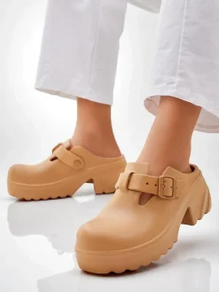 Klapki Na Obcasie^Royalfashion Damskie gumowe klapki na obcasie Voxones jasny brązowy