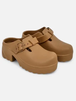 Klapki Na Obcasie^Royalfashion Damskie gumowe klapki na obcasie Voxones jasny brązowy