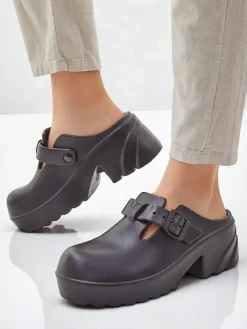 Klapki Na Obcasie^Royalfashion Damskie gumowe klapki na obcasie Voxones czarny