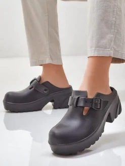 Klapki Na Obcasie^Royalfashion Damskie gumowe klapki na obcasie Voxones czarny