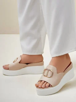 Klapki Na Obcasie^Royalfashion Damskie klapki na koturnie Daffin beżowy