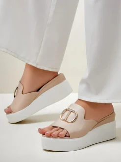 Klapki Na Obcasie^Royalfashion Damskie klapki na koturnie Daffin beżowy