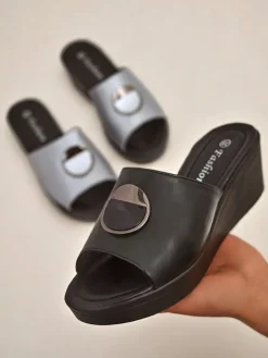 Klapki Na Obcasie^Royalfashion Damskie klapki na koturnie Elira czarny