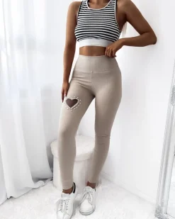 Legginsy / Tregginsy^Royalfashion Damskie legginsy w kolorze m z serduszkiem beżowy