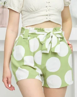 Szorty|Krótkie Spodenki^Royalfashion Damskie materiałowe zielone krótkie spodenki w duże groszki zielony